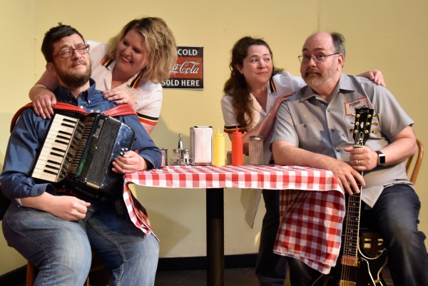 SSP_Pumpboys Dining at the Double Cupp