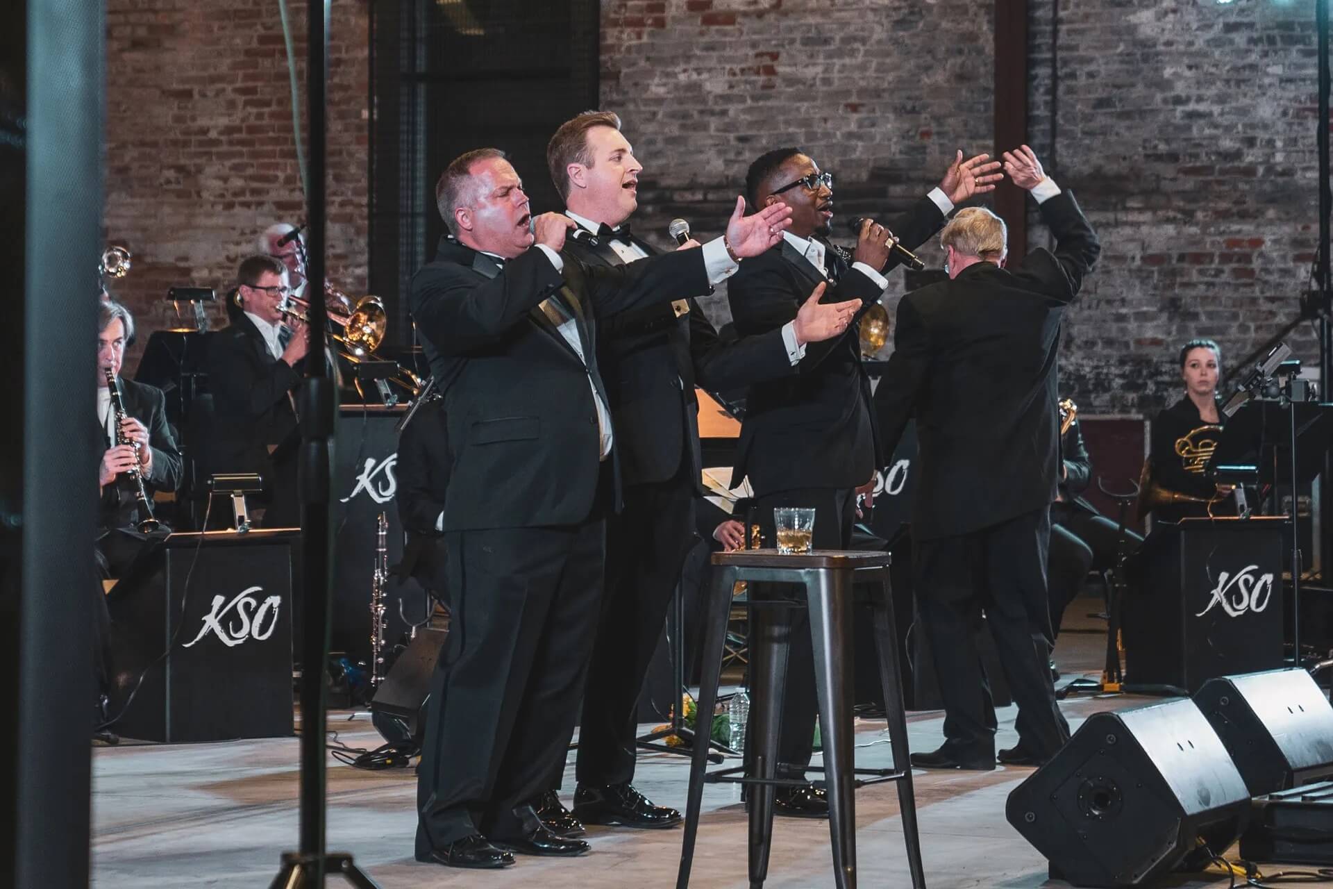 KSO_Rat-Pack-Hands-Up